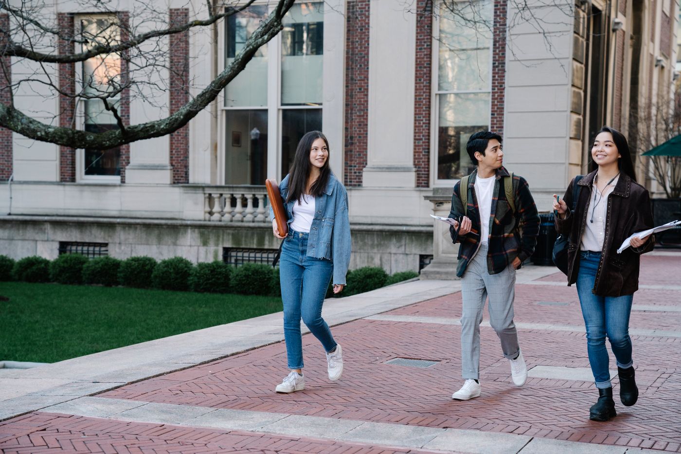 Overseas education: a sales conversation with a customer